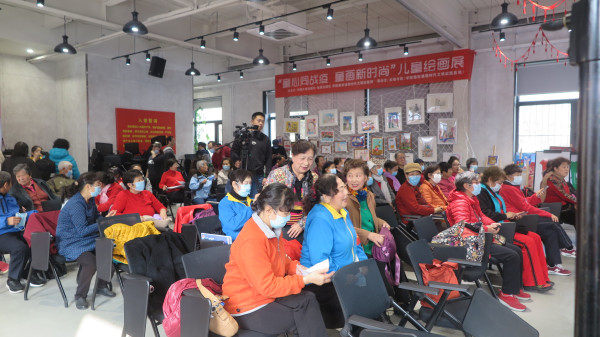 蜂蜜瀏覽器_WechatIMG1332.jpg “視聽零距離”第六屆“世界電視日”中國電視大會進社區(qū)活動舉行-DVBCN