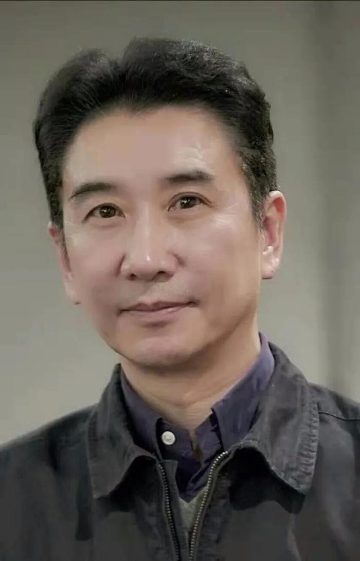 曹海滨  《百炼成钢》总编导  江苏省广播电视总台纪录片创作中心主任