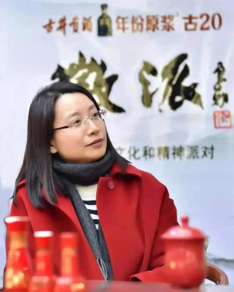 吴斯  纪录片《八月桂花遍地开》制片人、总导演  安徽广播电视台首席导演  纪录片中心（海外中心）第三工作室主任