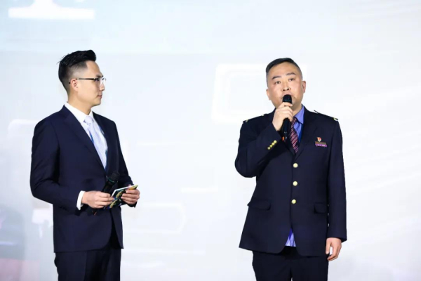 献礼建党100周年 展现伟大脱贫成果——网络电影《绿皮火车》首映式在京举行2.jpg
