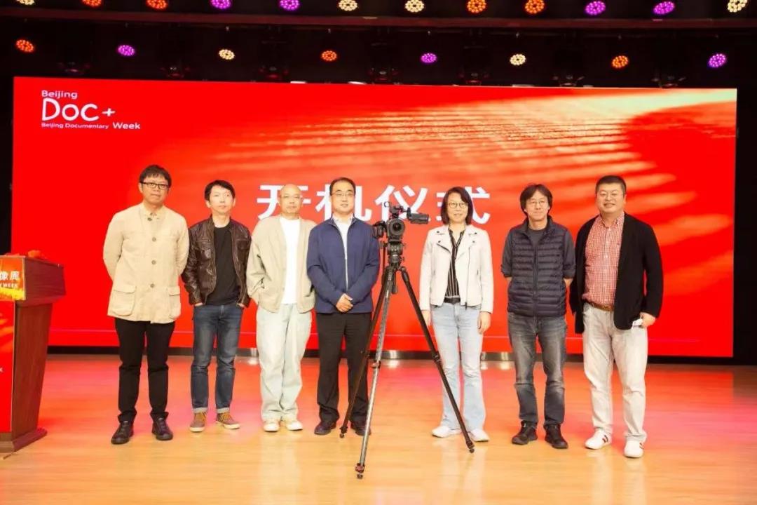 领创团导师进行开机仪式  左起：张悦 李博 吴琦 王铁峰 张雅欣 李伦 刘军