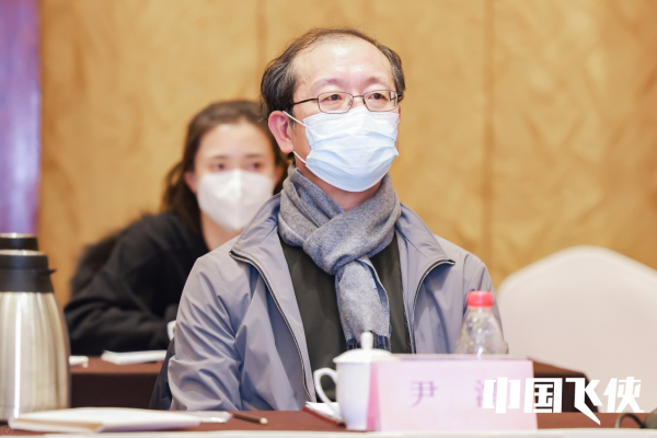 蜂蜜浏览器_清华大学教授、中国电影家协会副主席、中国文艺评论家协会副主席尹鸿.png