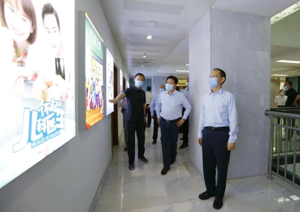 市委常委、宣传部部长莫高义到北京市广播电视局调研1.bmp
