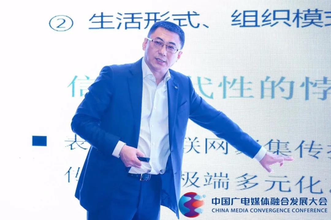 中国传媒大学新闻学院院长、教授，《现代传播》主编隋岩